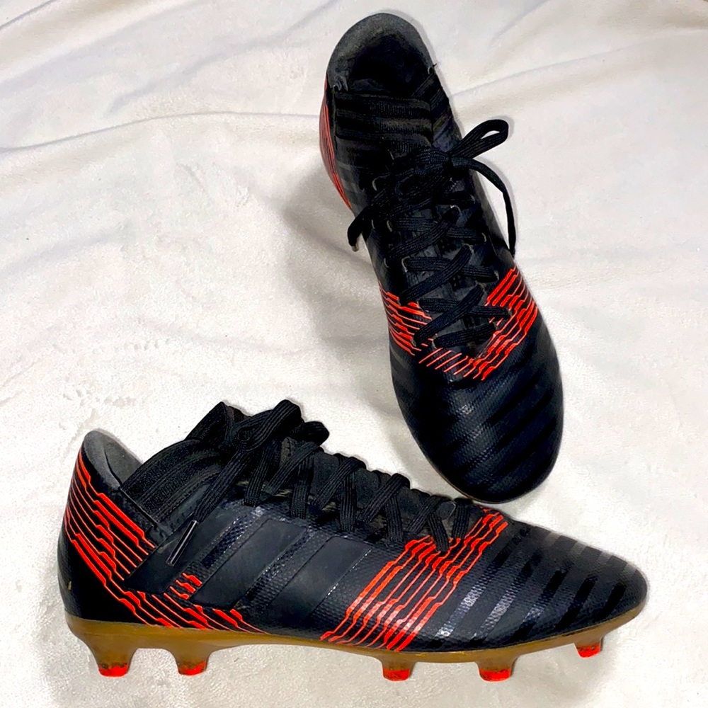 Adidas ⚽️ cleats size 5 teen boy
